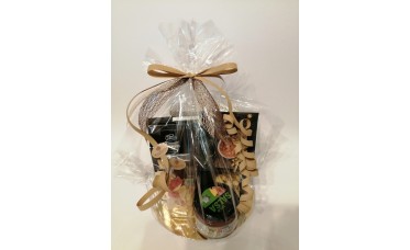 Geschenkmand 'zoete en hartige' zondes' € 15,00 Geschenkmand 'zoete en hartige' zondes' € 15,00